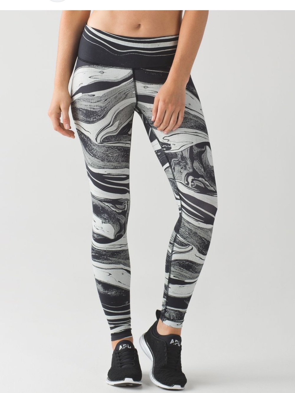 LULULEMON Speed Wunder Tight Size 4
